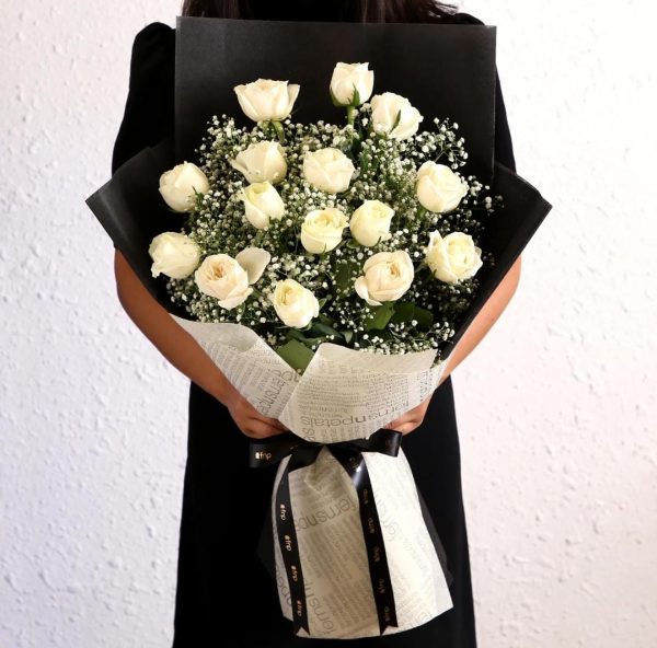 Assorted white roses